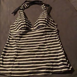 Blk and white bathing suit top